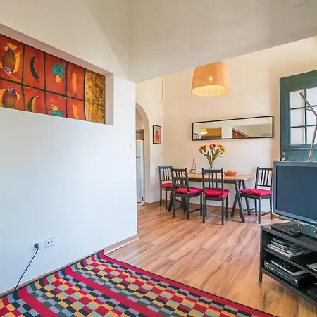 Traditional Gomes - Lisbon's Oasis Apartment *